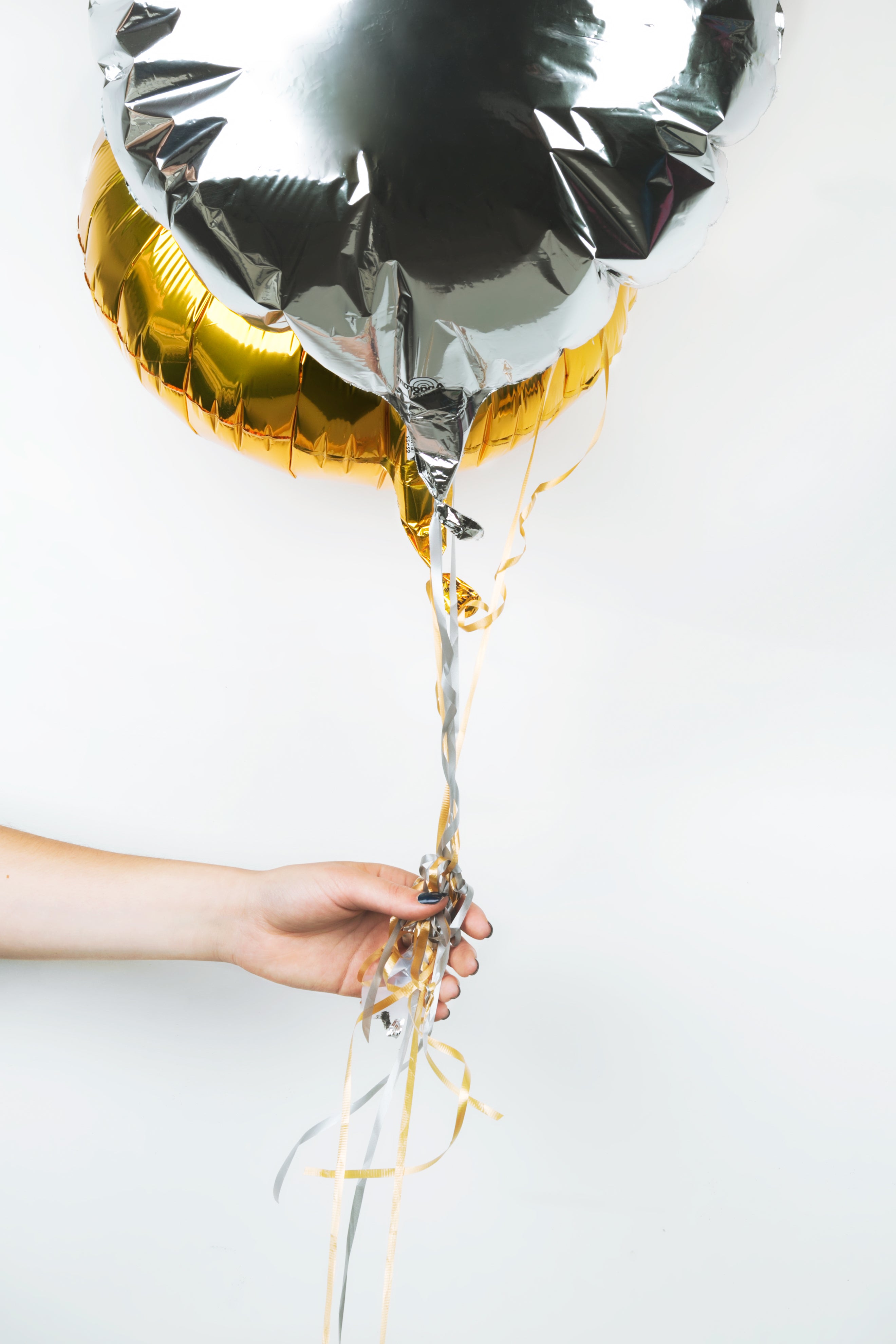 Hand metallic balloons